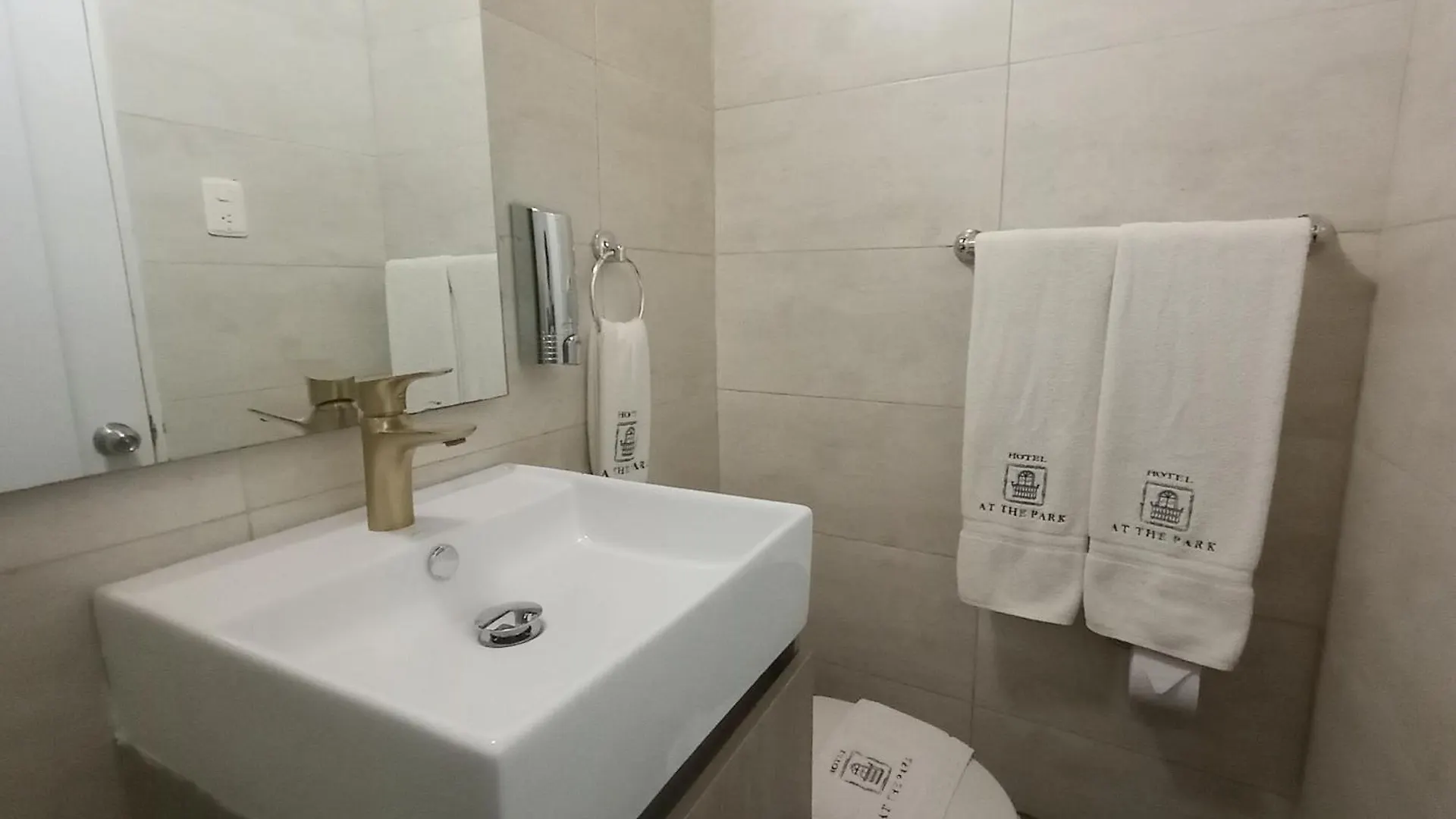 Hotel At The Park Cartagena